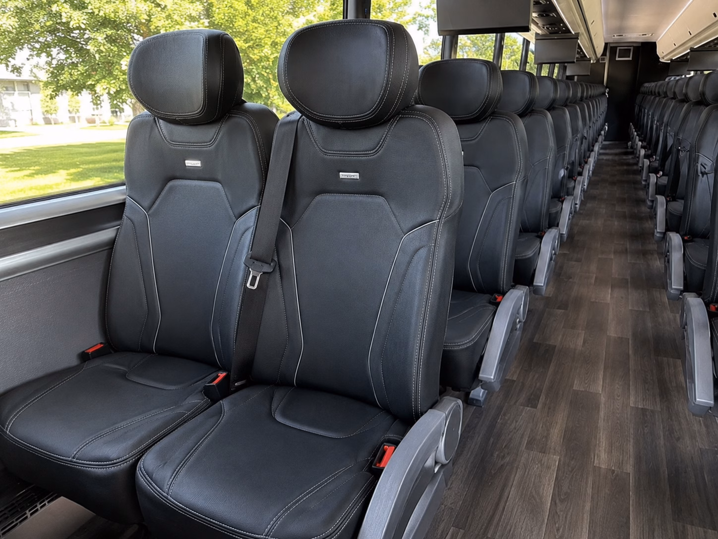 live music weekends at zorvino vineyards book your bus early