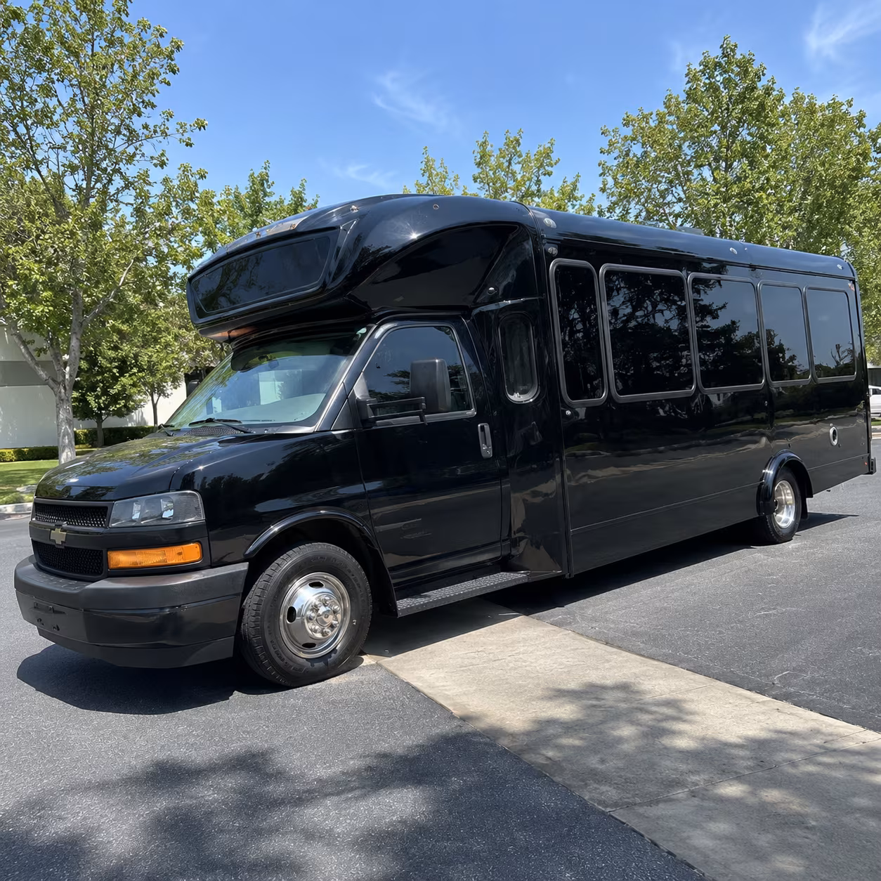 methuen 15 passenger party bus